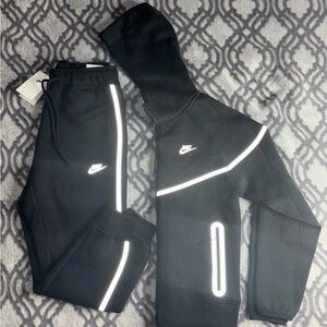 Reflective Nike Tech Full set (Size Large)